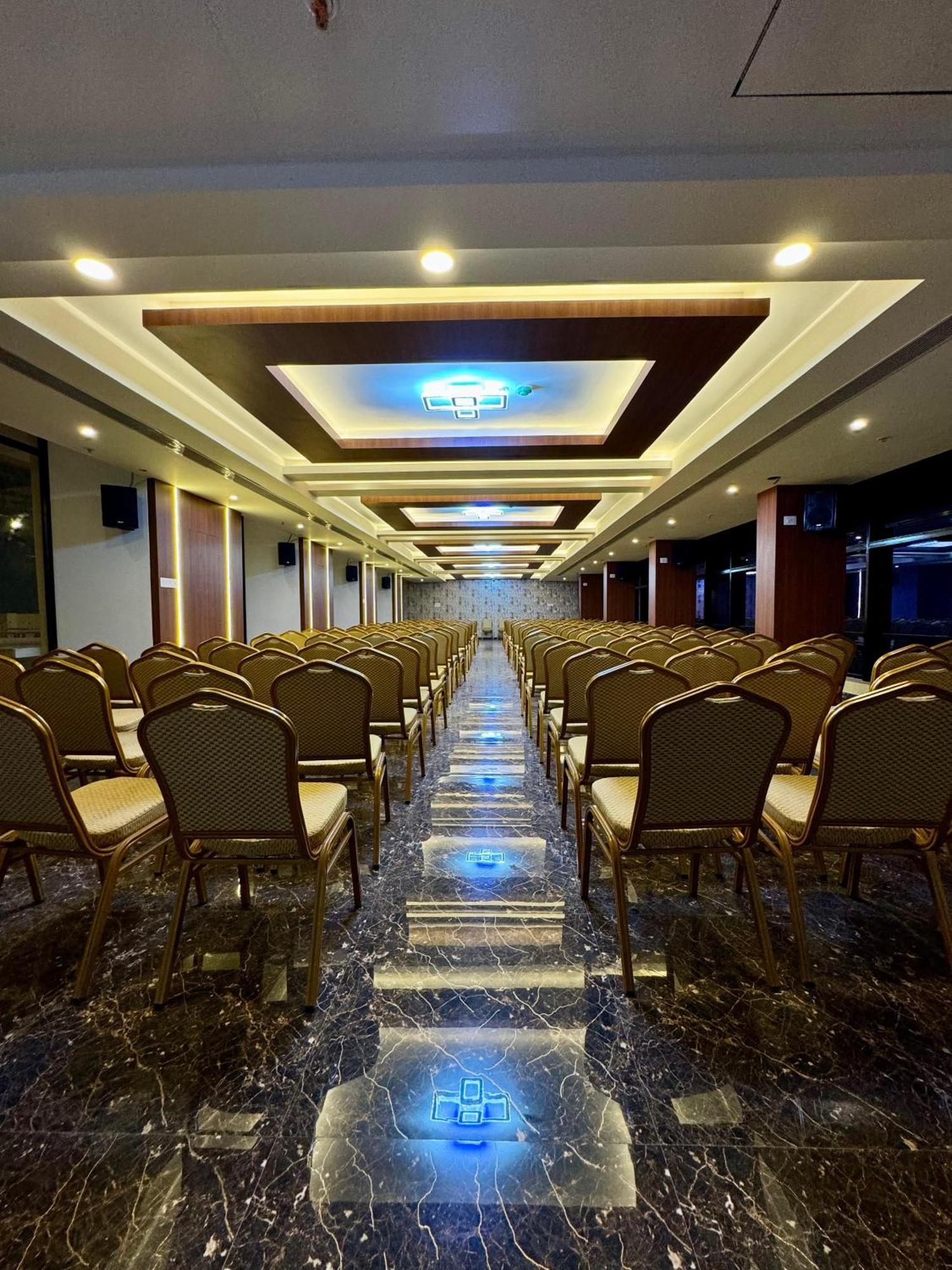 Le Royale Palace Karaikal Exterior photo
