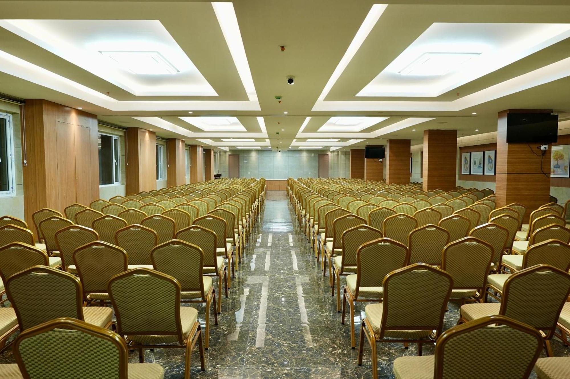 Le Royale Palace Karaikal Exterior photo