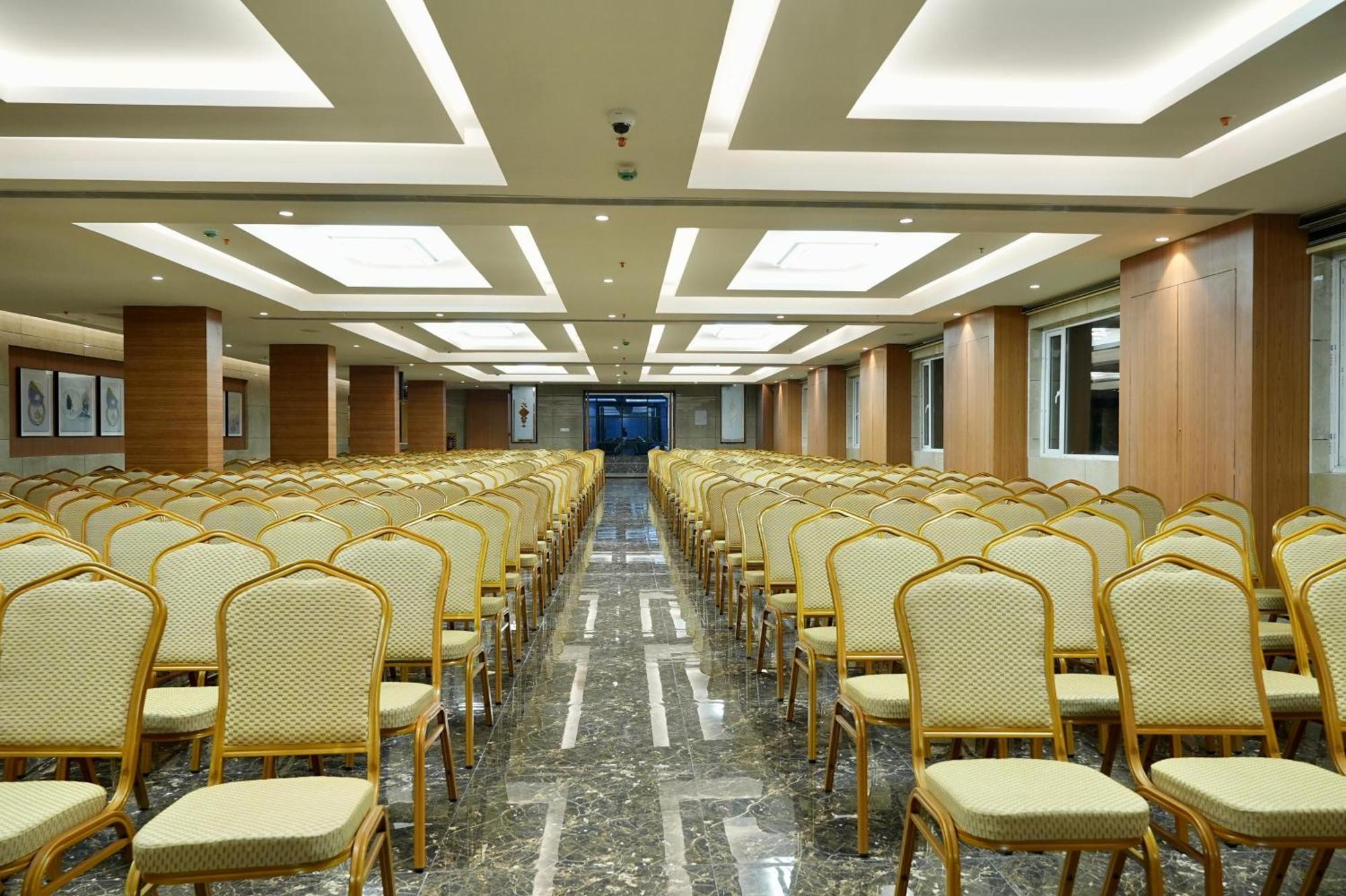 Le Royale Palace Karaikal Exterior photo