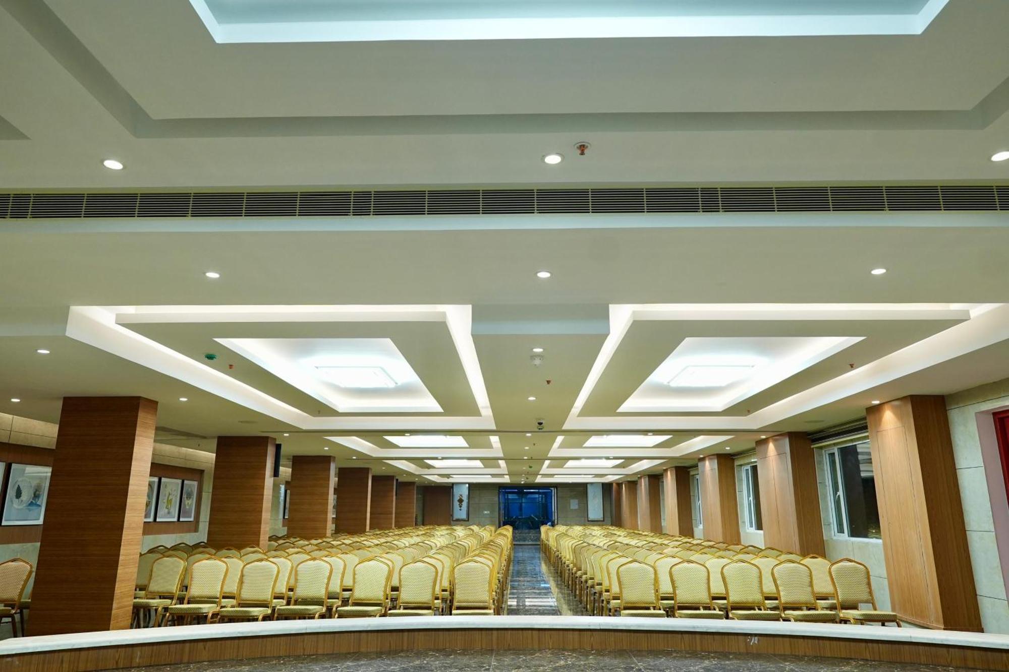 Le Royale Palace Karaikal Exterior photo