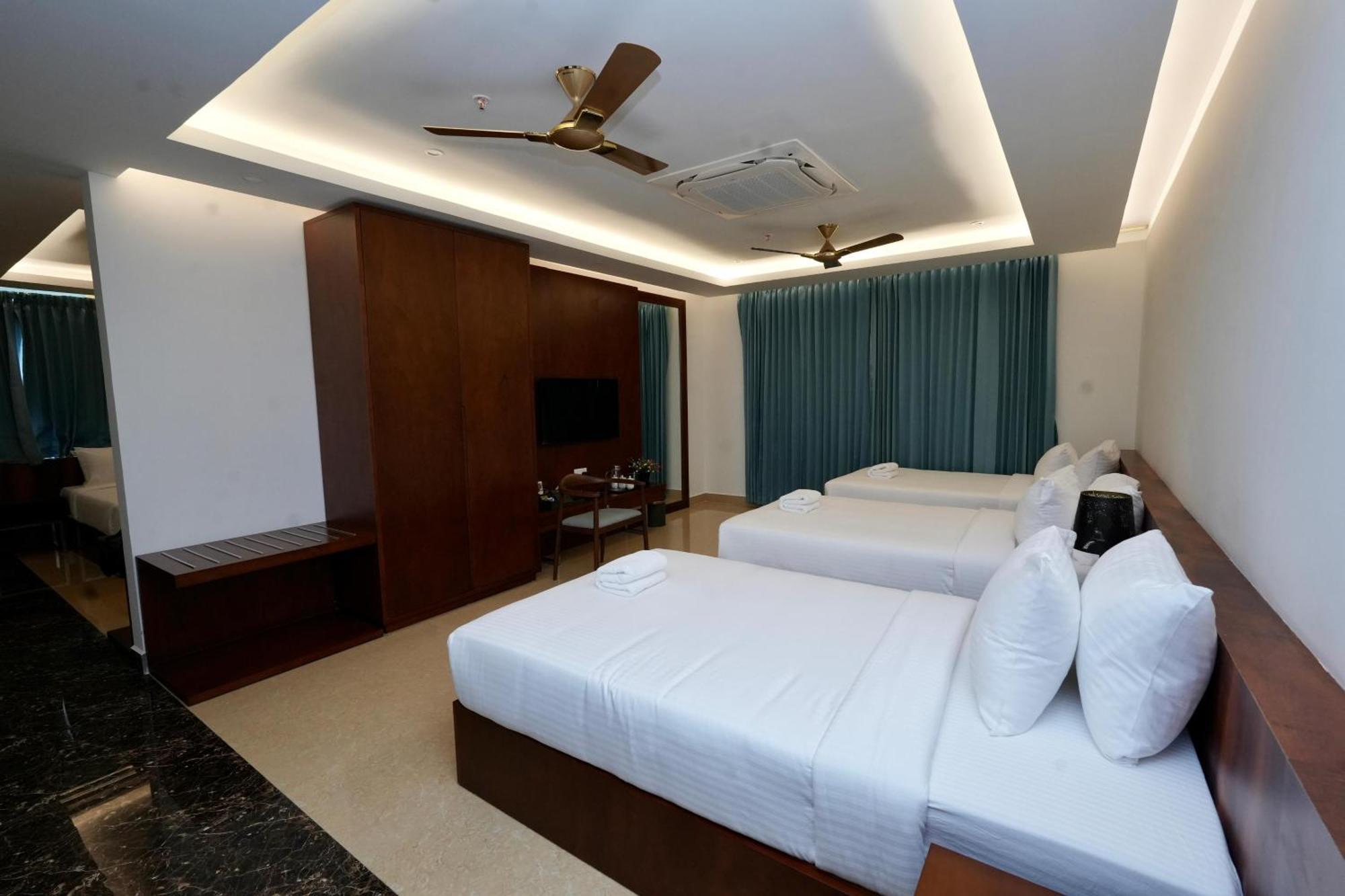 Le Royale Palace Karaikal Exterior photo