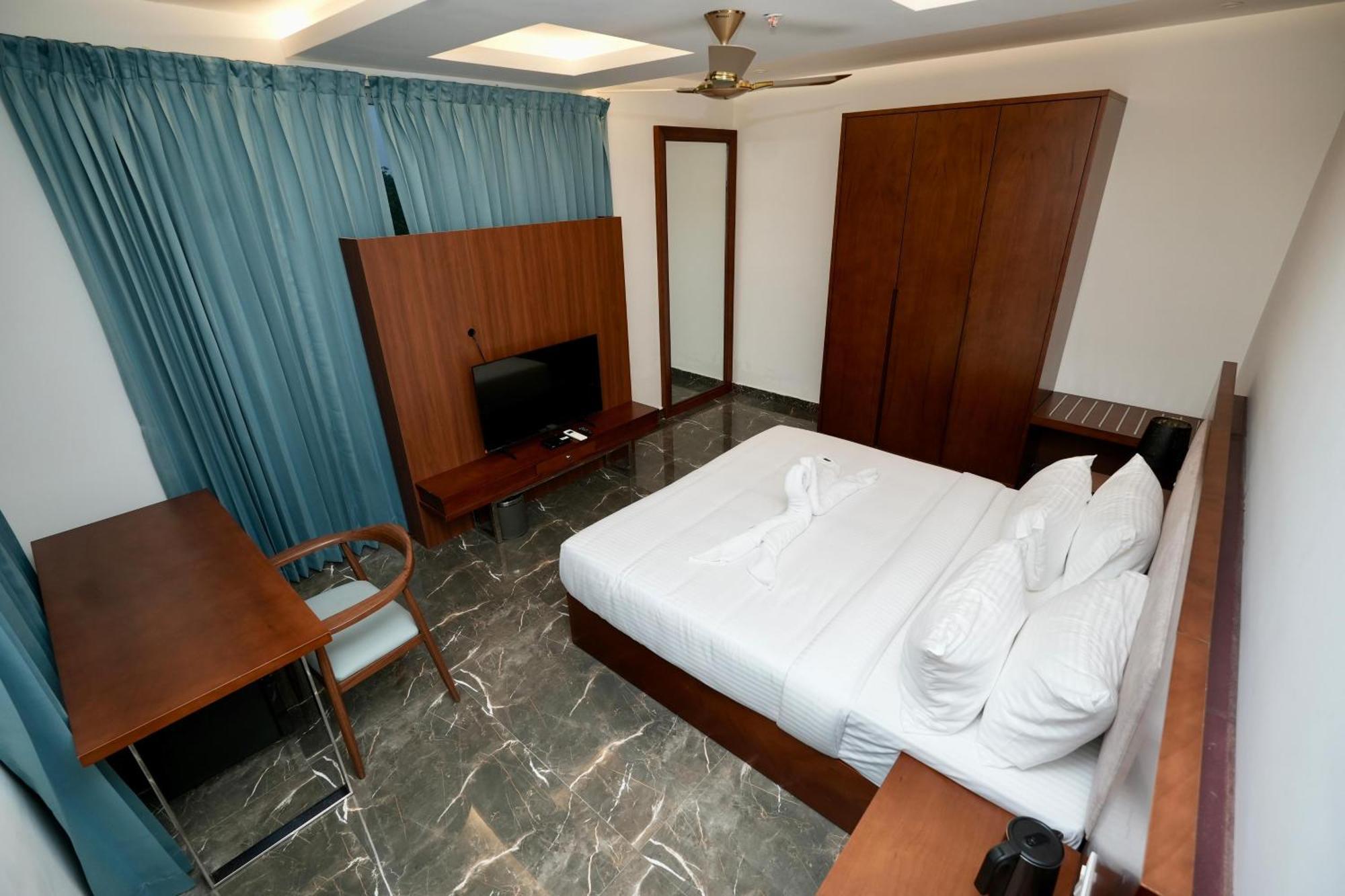 Le Royale Palace Karaikal Exterior photo