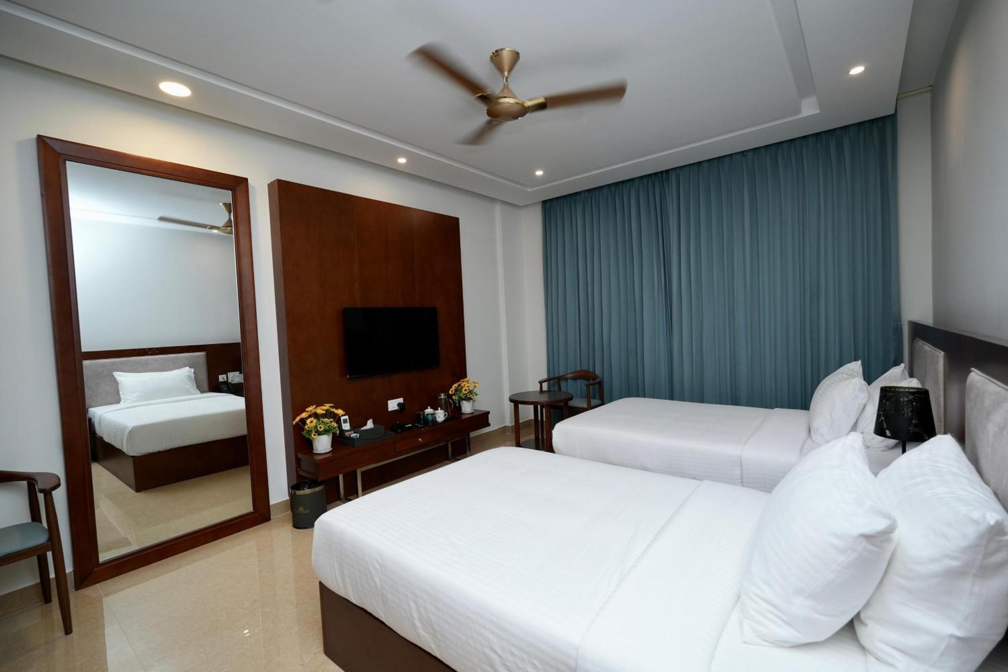 Le Royale Palace Karaikal Exterior photo