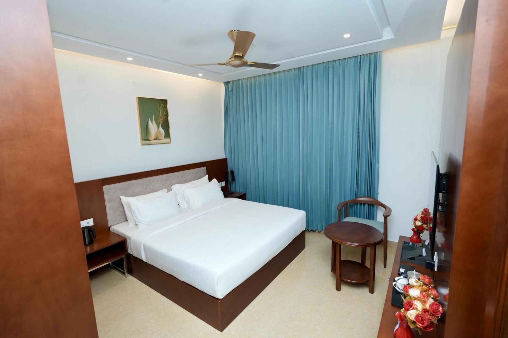 Le Royale Palace Karaikal Exterior photo