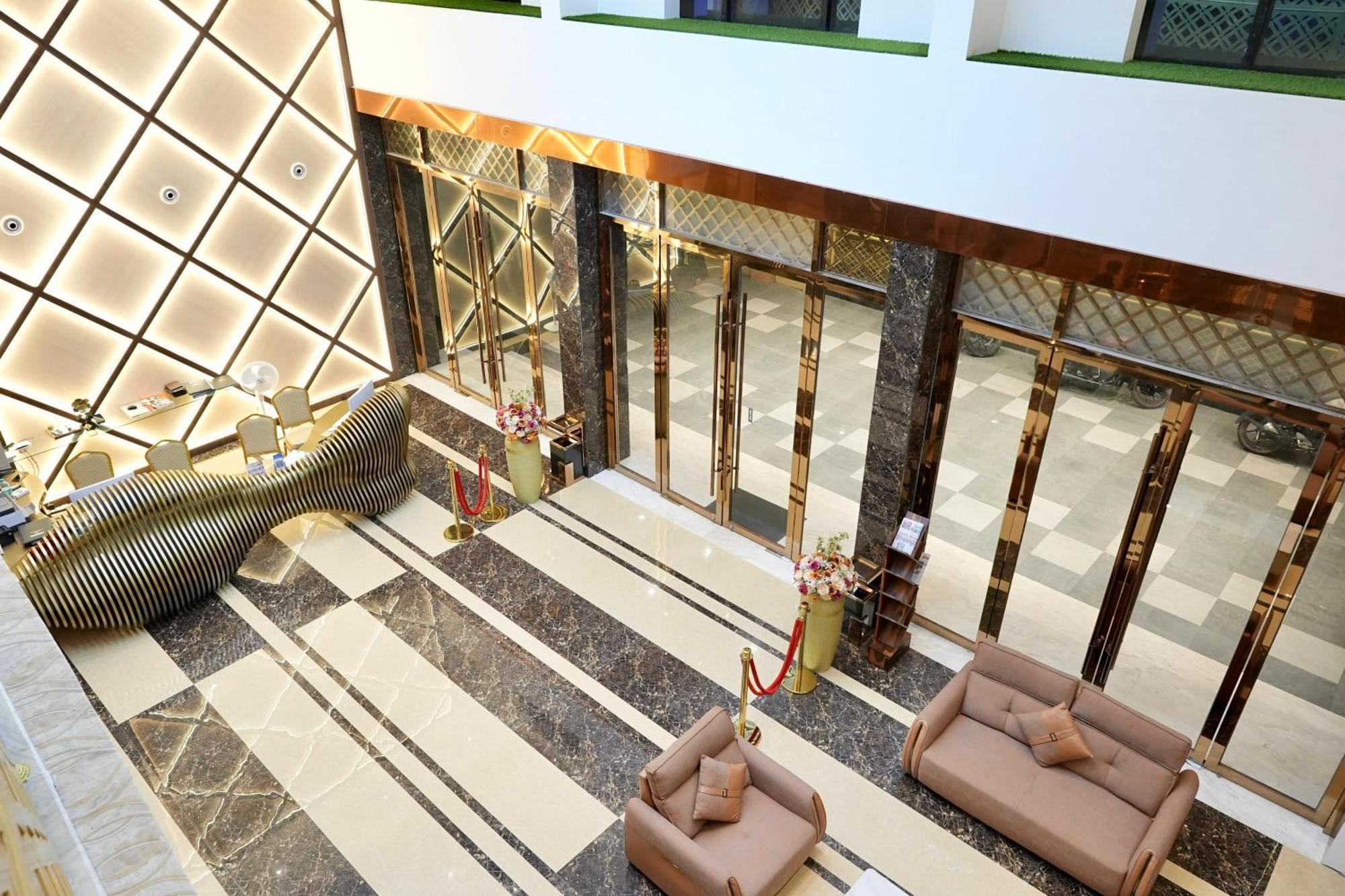 Le Royale Palace Karaikal Exterior photo