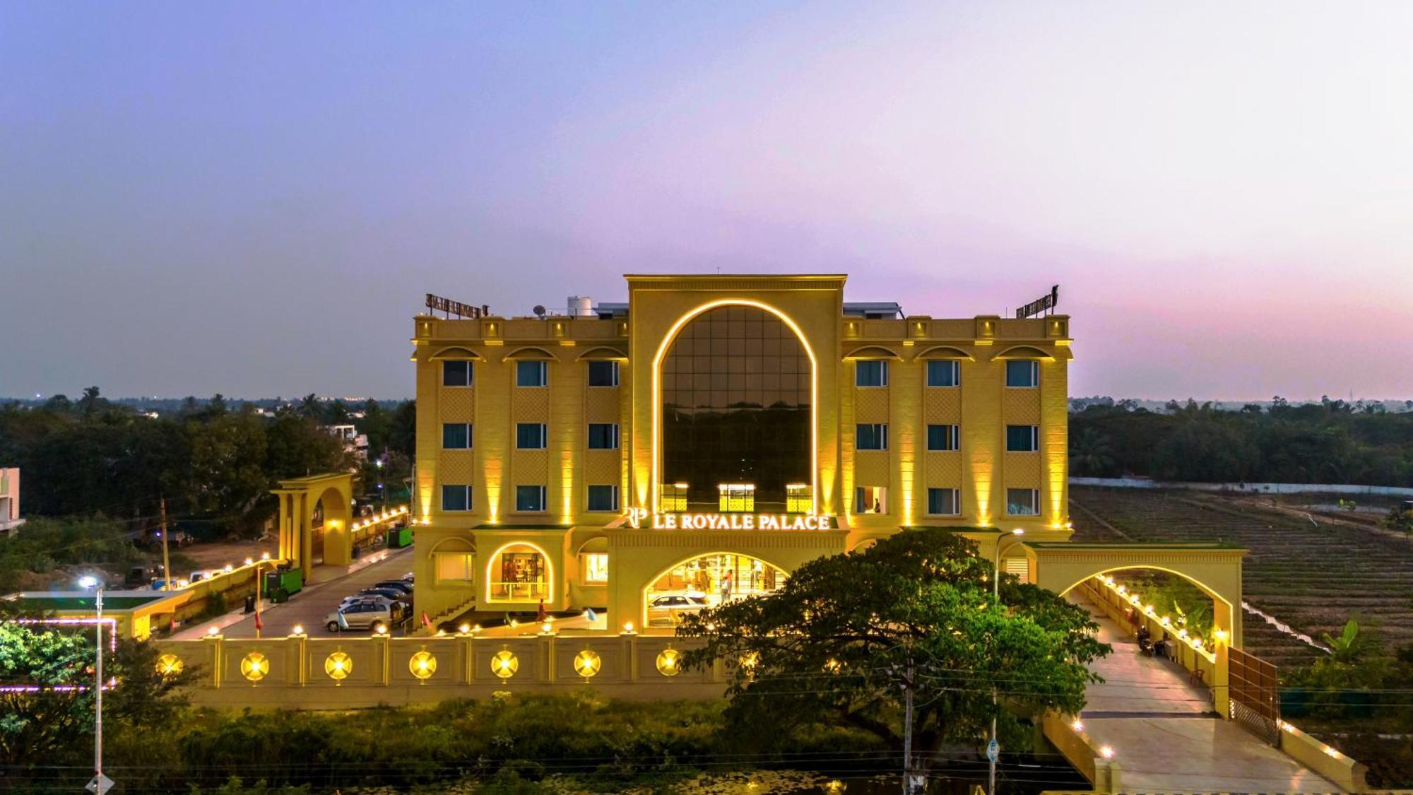 Le Royale Palace Karaikal Exterior photo